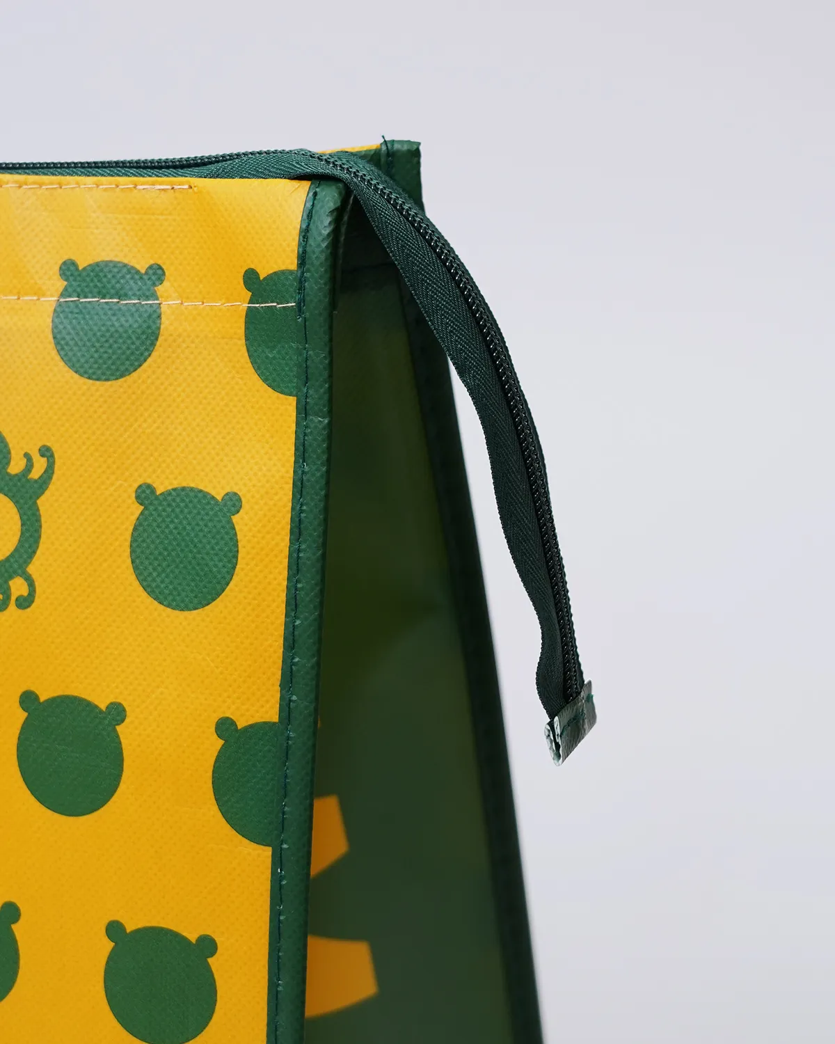 不織布+OPラミネート角底バッグ_ファスナー端