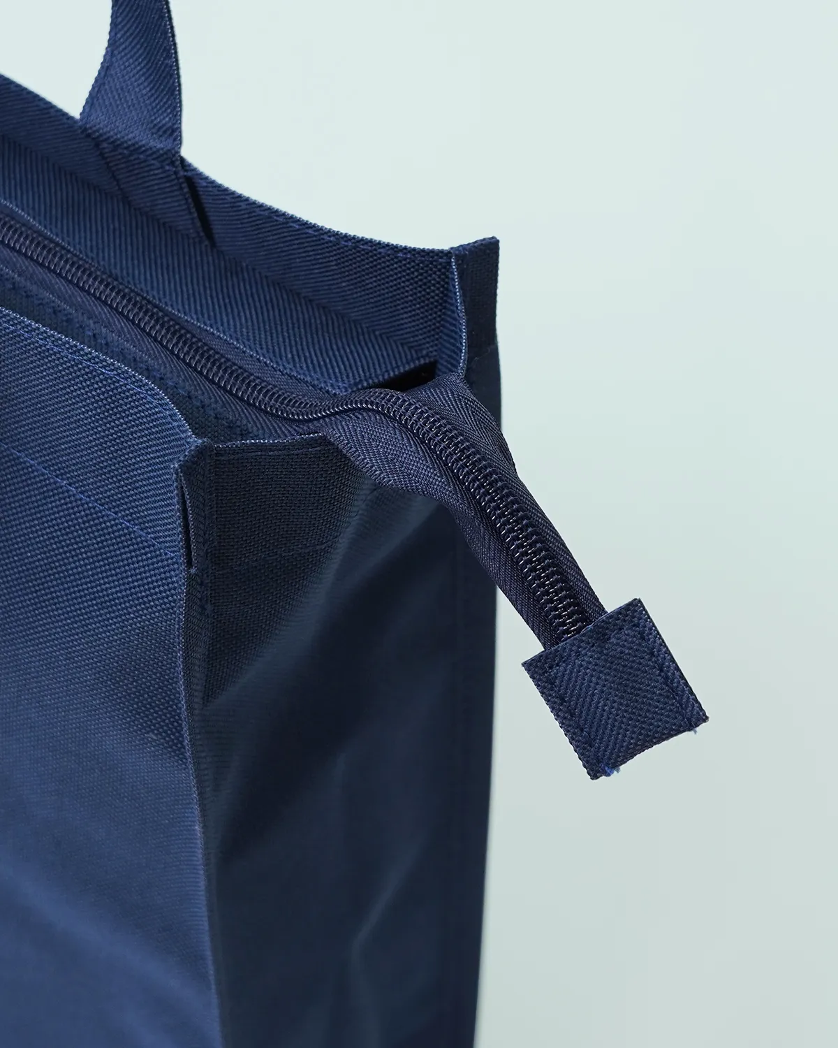 ポリエステル600D 角底バッグ_ファスナー端