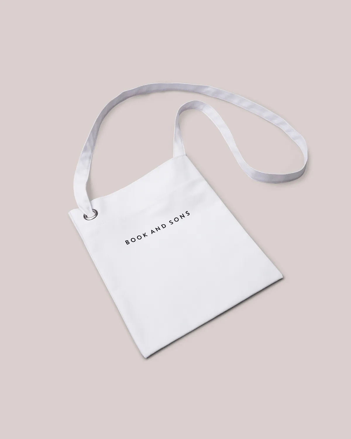 コットン8オンスマチなしサコッシュ_平置き斜め