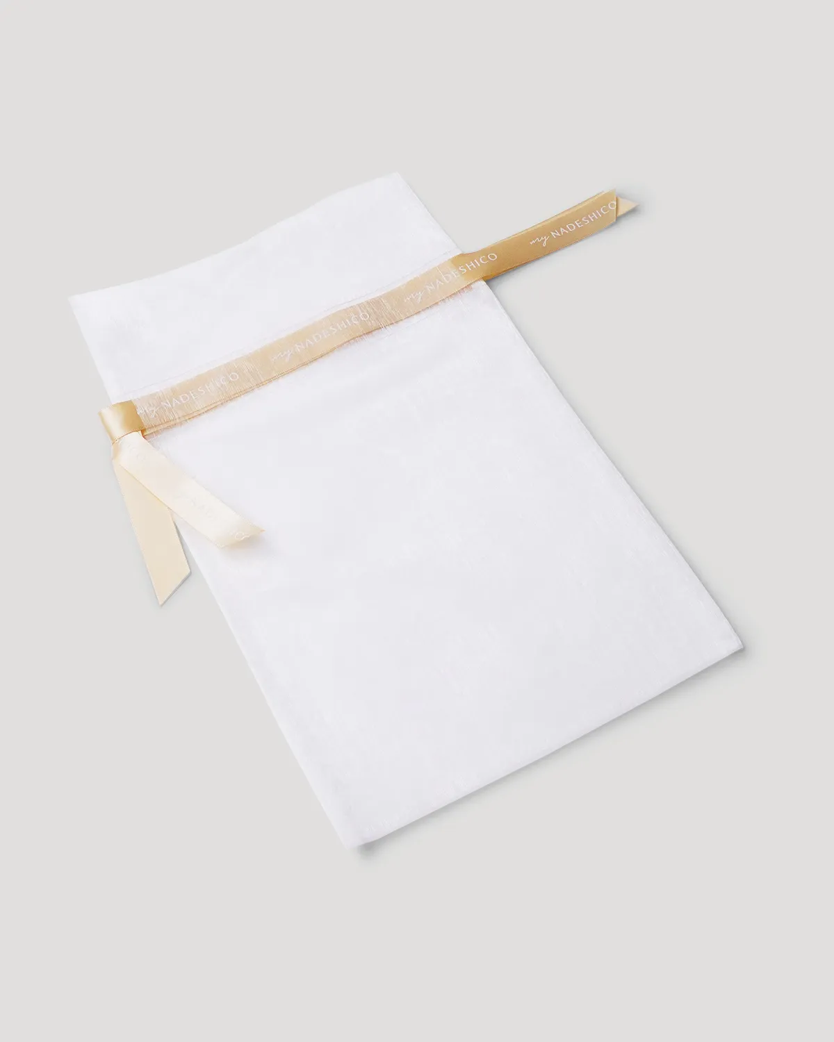 オーガンジー巾着袋_斜め平置き