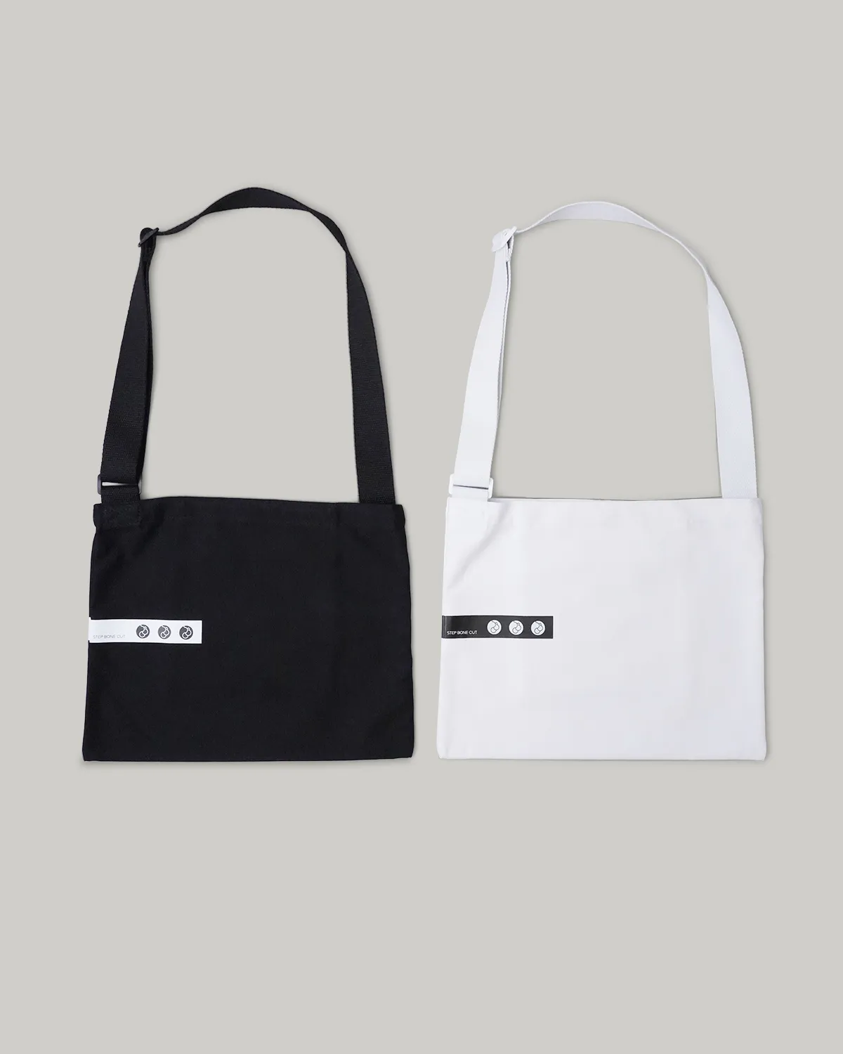 コットン16オンスマチなしサコッシュ_正面平置き