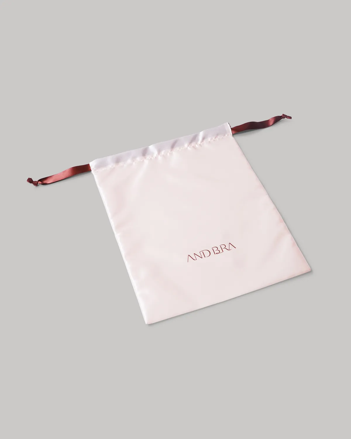 サテン巾着袋_平置き斜め