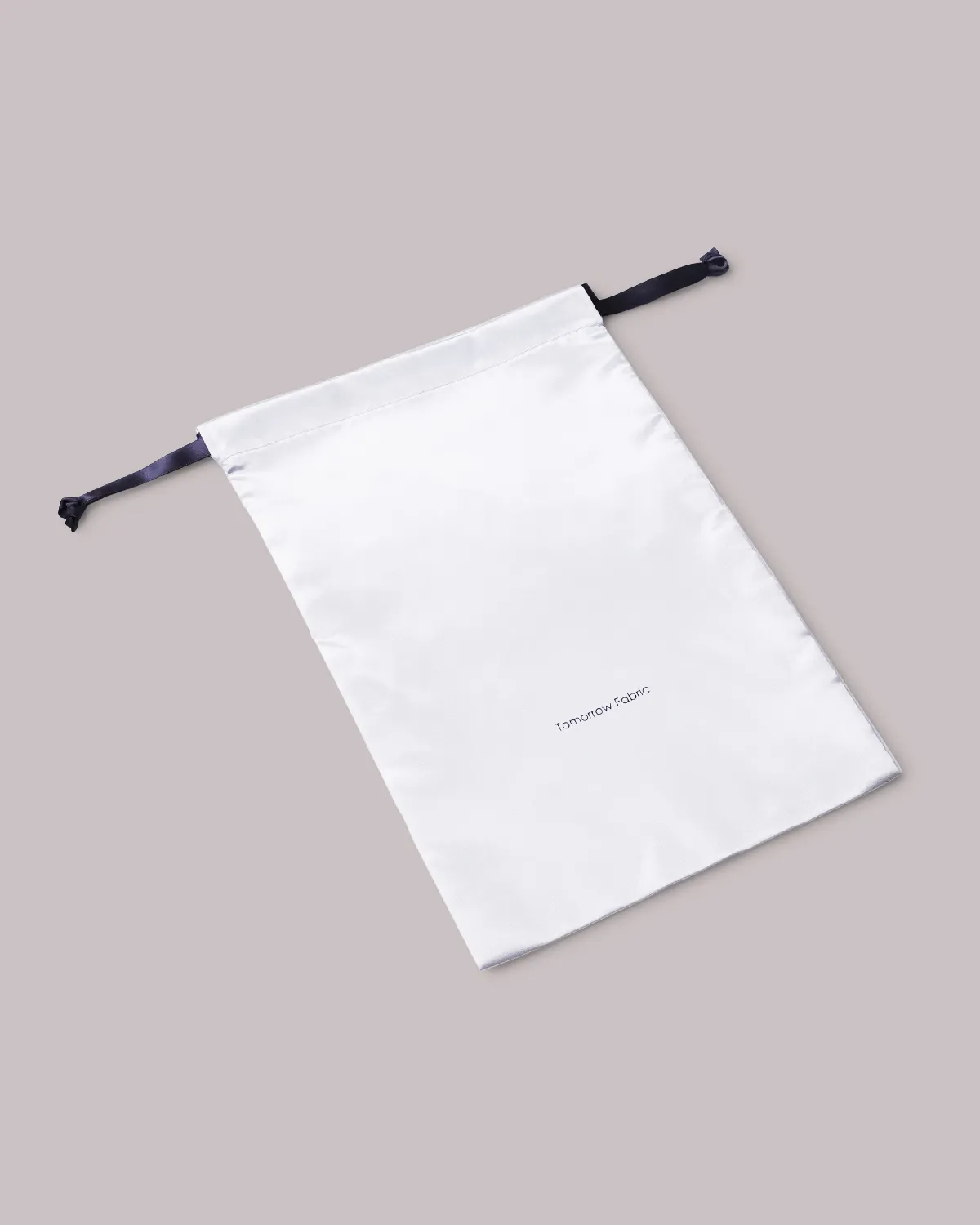 サテン巾着袋_平置き斜め