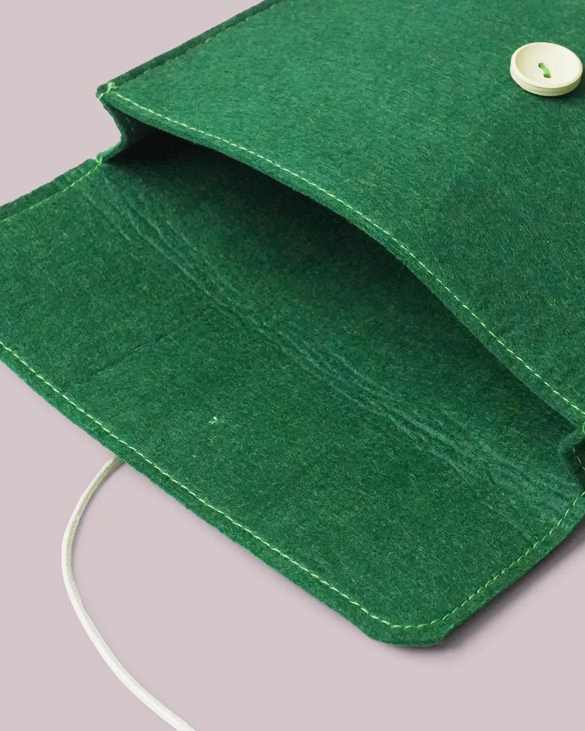 フェルト角底ポーチ_薄茶_緑_開き